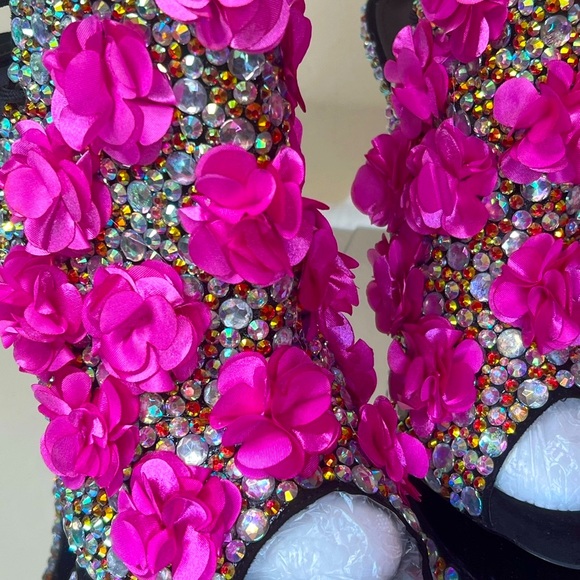 🌸 🌺 Stunning Embellished Floral Party Heels - Picture 5 of 5